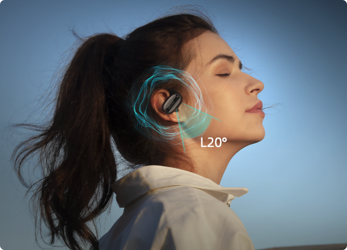 Woman wearing wireless earbud with 120° audio coverage.