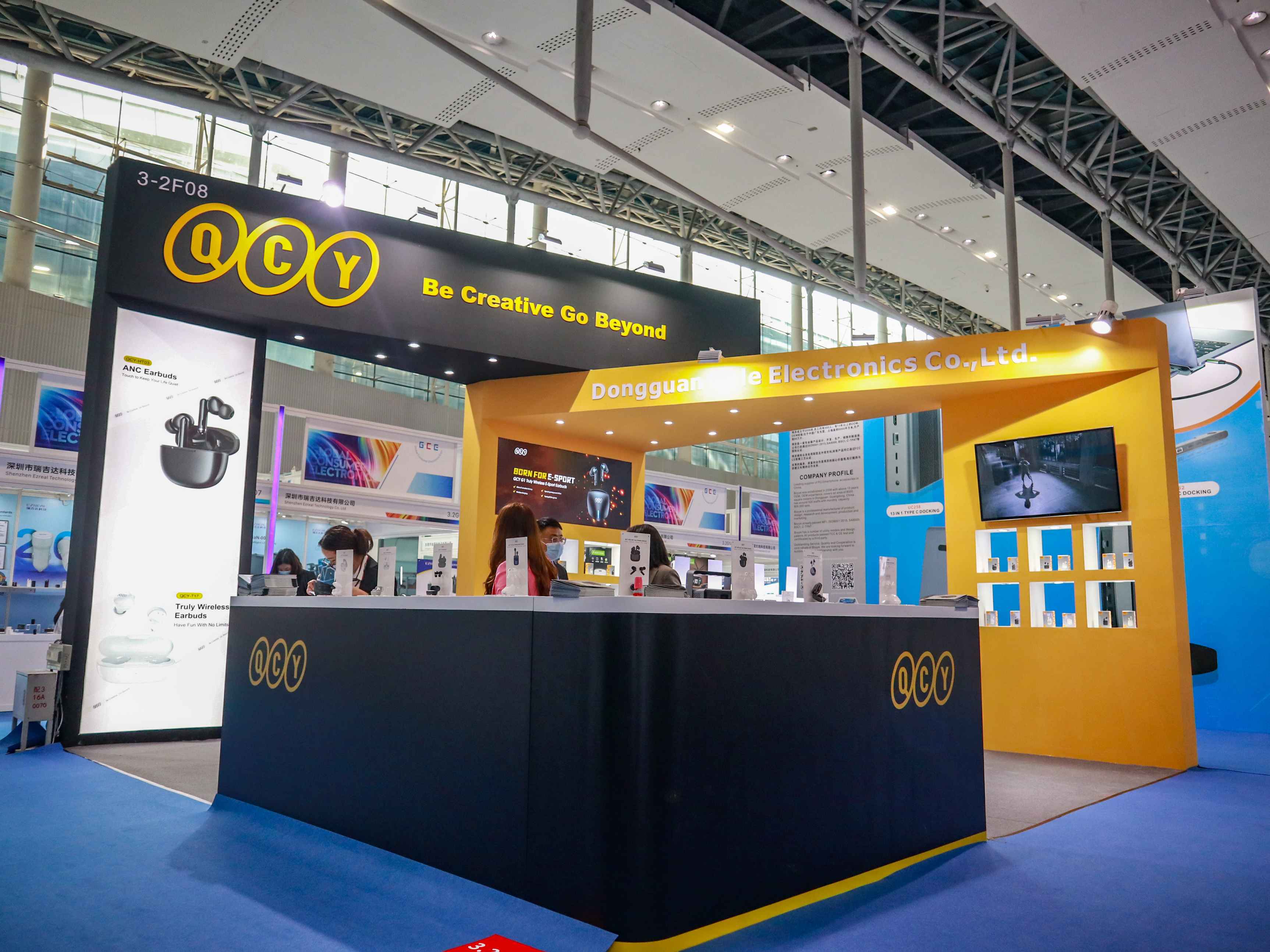 QCY de HELE Electronics en la Exposición Mundial de Electrónica de Consumo (Guangzhou)